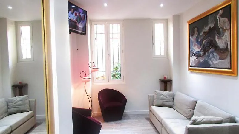 Hotel Residencia Champ De Mars 3*